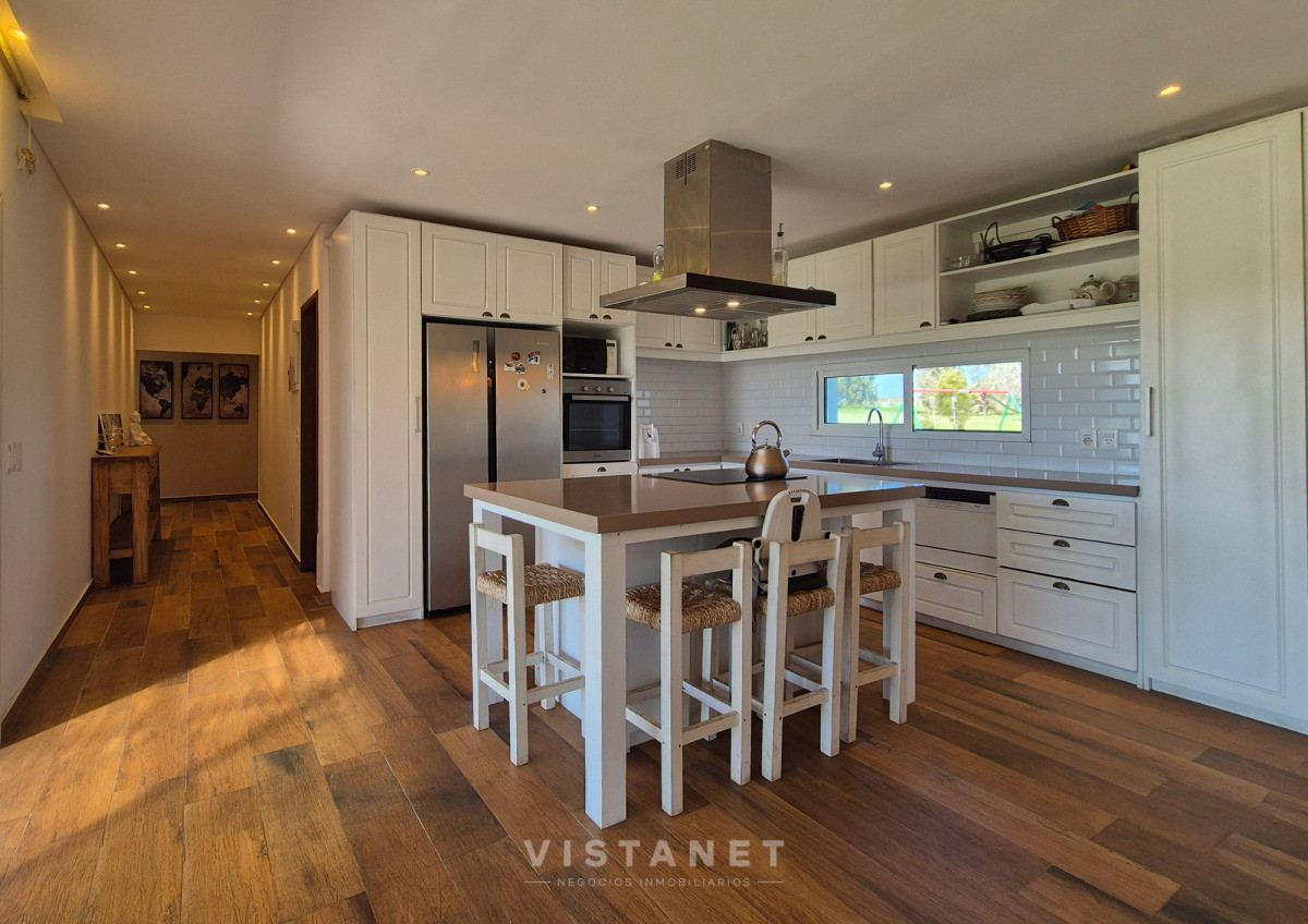 Chacra ID.204/Venta-de-Chacra,-4-dormitorios-con-piscina-y-lago-en-barrio-privado-Atlantida - Venta de Chacra, 4 dormitorios con piscina y lago en barrio privado Atlantida