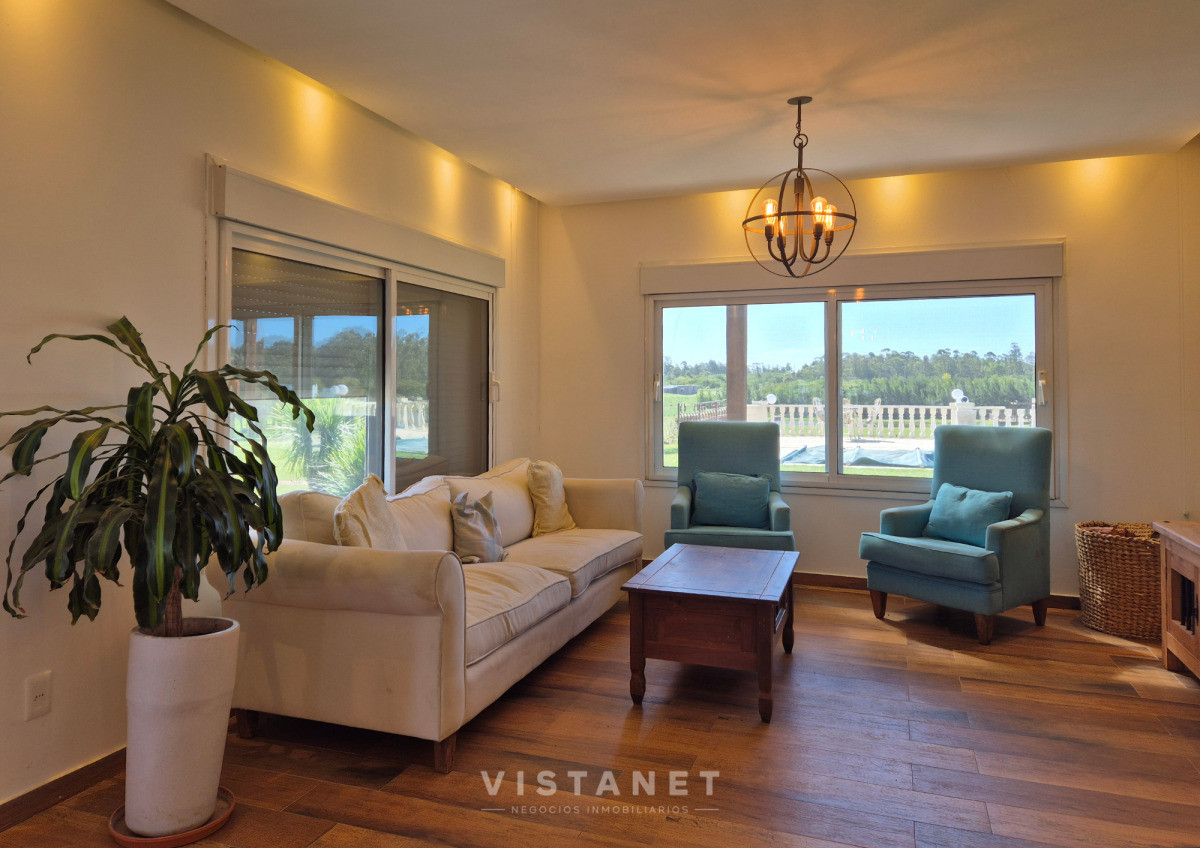 Chacra ID.204/Venta-de-Chacra,-4-dormitorios-con-piscina-y-lago-en-barrio-privado-Atlantida - Venta de Chacra, 4 dormitorios con piscina y lago en barrio privado Atlantida