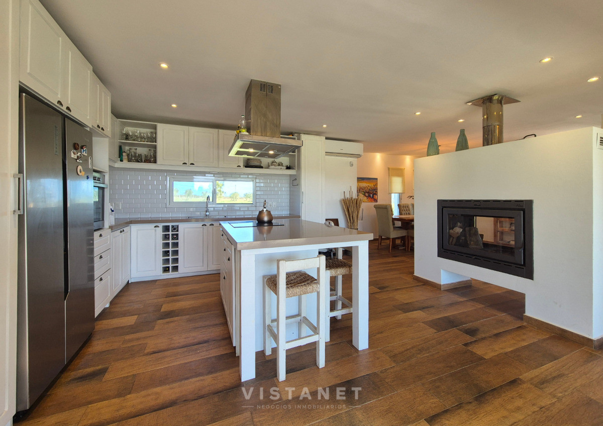 Chacra ID.204/Venta-de-Chacra,-4-dormitorios-con-piscina-y-lago-en-barrio-privado-Atlantida - Venta de Chacra, 4 dormitorios con piscina y lago en barrio privado Atlantida