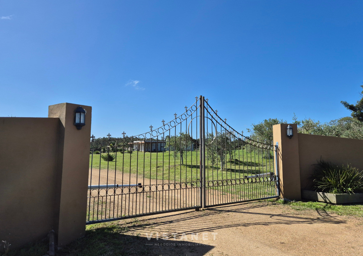 Chacra ID.204/Venta-de-Chacra,-4-dormitorios-con-piscina-y-lago-en-barrio-privado-Atlantida - Venta de Chacra, 4 dormitorios con piscina y lago en barrio privado Atlantida