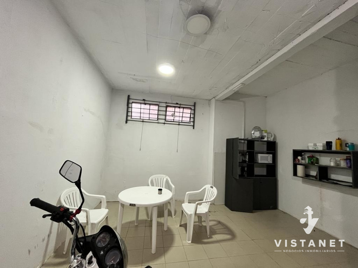 Local Comercial ID.78/Locales-Comerciales- -Apartamento-A-La-Venta-En-Piedras-Blancas - Locales Comerciales + Apartamento A La Venta En Piedras Blancas