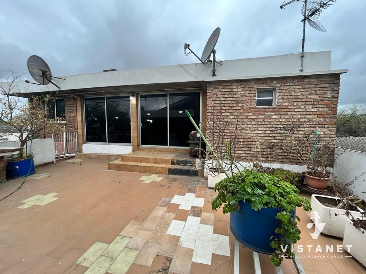 Local Comercial ID.78/Locales-Comerciales- -Apartamento-A-La-Venta-En-Piedras-Blancas - Locales Comerciales + Apartamento A La Venta En Piedras Blancas