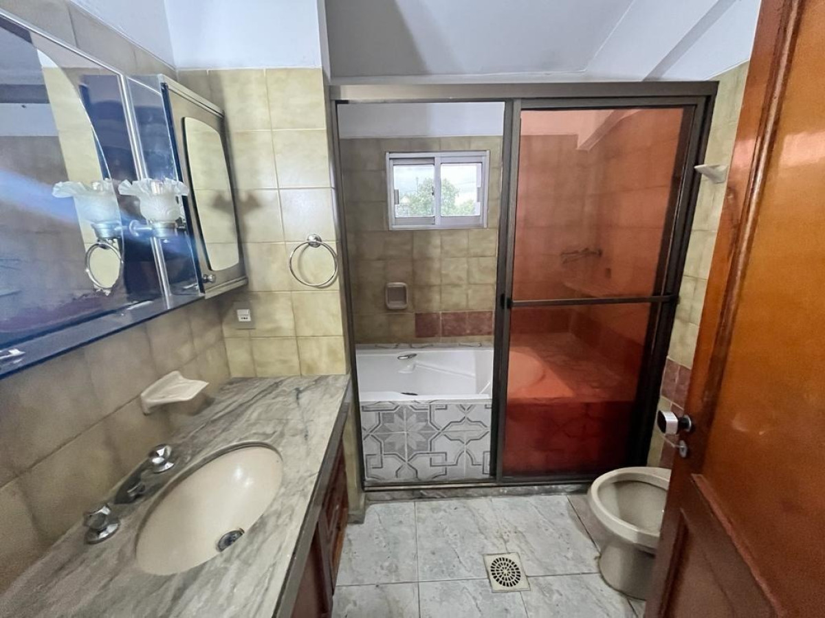 Local Comercial ID.78/Locales-Comerciales- -Apartamento-A-La-Venta-En-Piedras-Blancas - Locales Comerciales + Apartamento A La Venta En Piedras Blancas