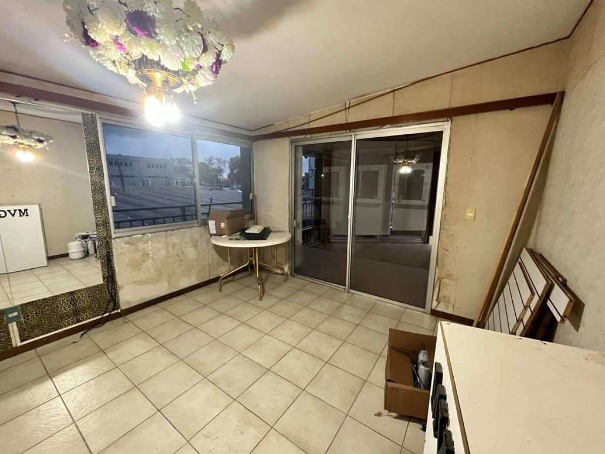 Local Comercial ID.78/Locales-Comerciales- -Apartamento-A-La-Venta-En-Piedras-Blancas - Locales Comerciales + Apartamento A La Venta En Piedras Blancas