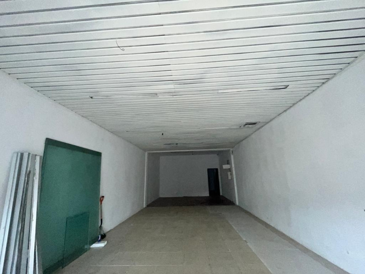Local Comercial ID.78/Locales-Comerciales- -Apartamento-A-La-Venta-En-Piedras-Blancas - Locales Comerciales + Apartamento A La Venta En Piedras Blancas