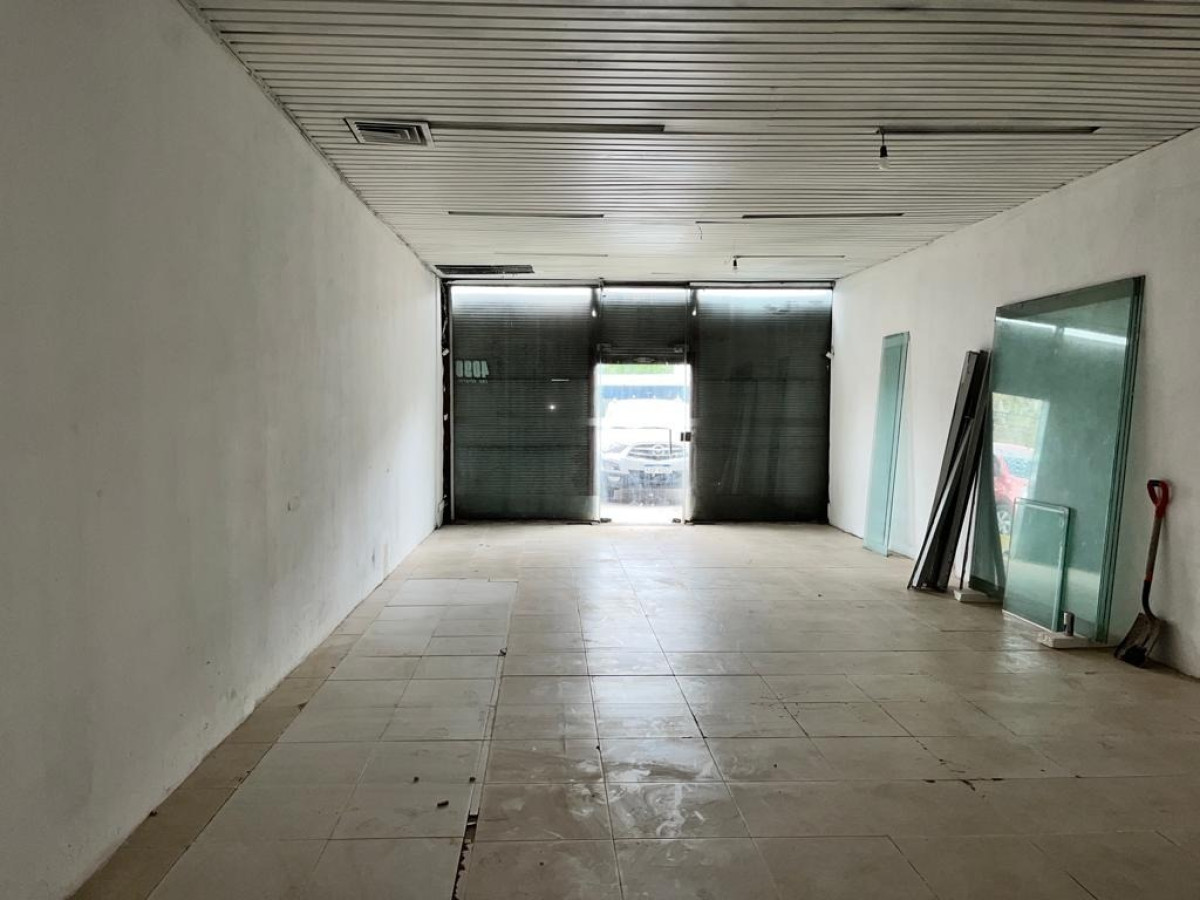 Local Comercial ID.78/Locales-Comerciales- -Apartamento-A-La-Venta-En-Piedras-Blancas - Locales Comerciales + Apartamento A La Venta En Piedras Blancas