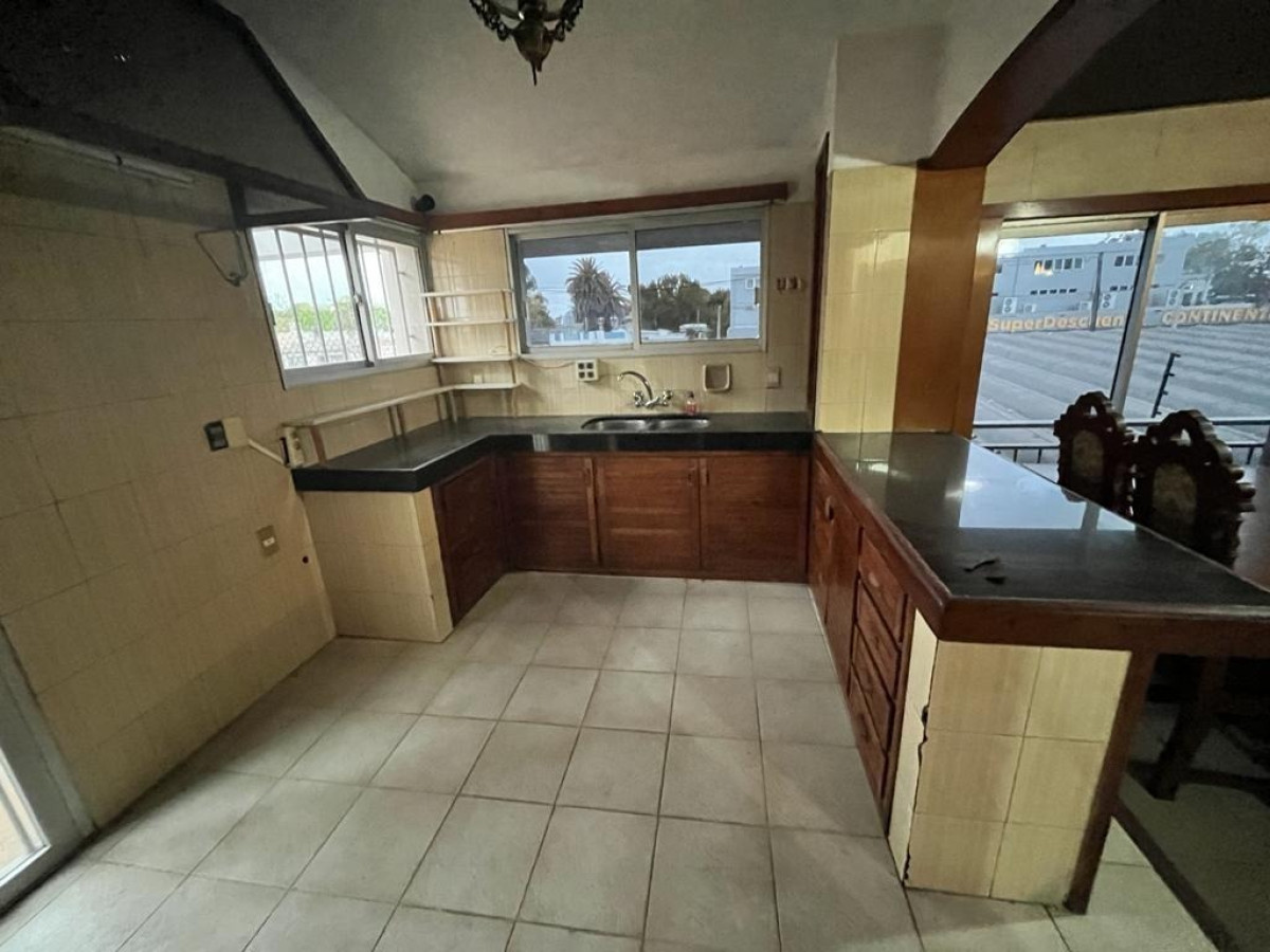 Local Comercial ID.78/Locales-Comerciales- -Apartamento-A-La-Venta-En-Piedras-Blancas - Locales Comerciales + Apartamento A La Venta En Piedras Blancas