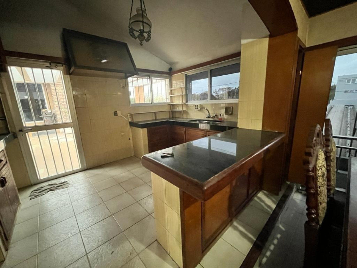 Local Comercial ID.78/Locales-Comerciales- -Apartamento-A-La-Venta-En-Piedras-Blancas - Locales Comerciales + Apartamento A La Venta En Piedras Blancas
