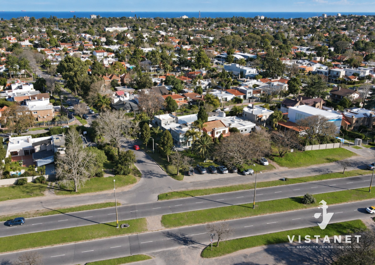 Local Comercial ID.448/Venta-Propiedad-Comercial-sobre-Av.-Italia-en-Carrasco-con-casa,-local-y-oficinas - Venta Propiedad Comercial sobre Av. Italia en Carrasco con casa, local y oficinas