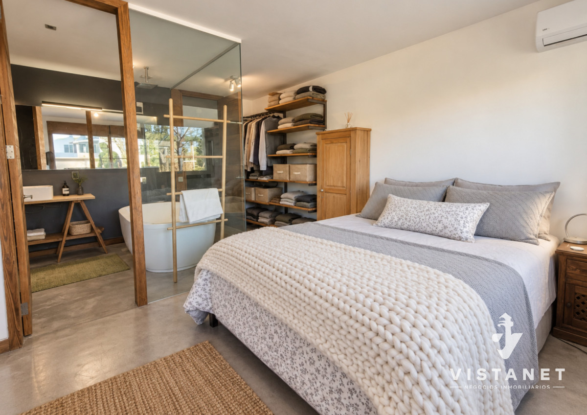 Local Comercial ID.448/Venta-Propiedad-Comercial-sobre-Av.-Italia-en-Carrasco-con-casa,-local-y-oficinas - Venta Propiedad Comercial sobre Av. Italia en Carrasco con casa, local y oficinas