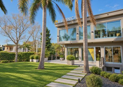 Venta Propiedad Comercial sobre Av. Italia en Carrasco con casa, local y oficinas