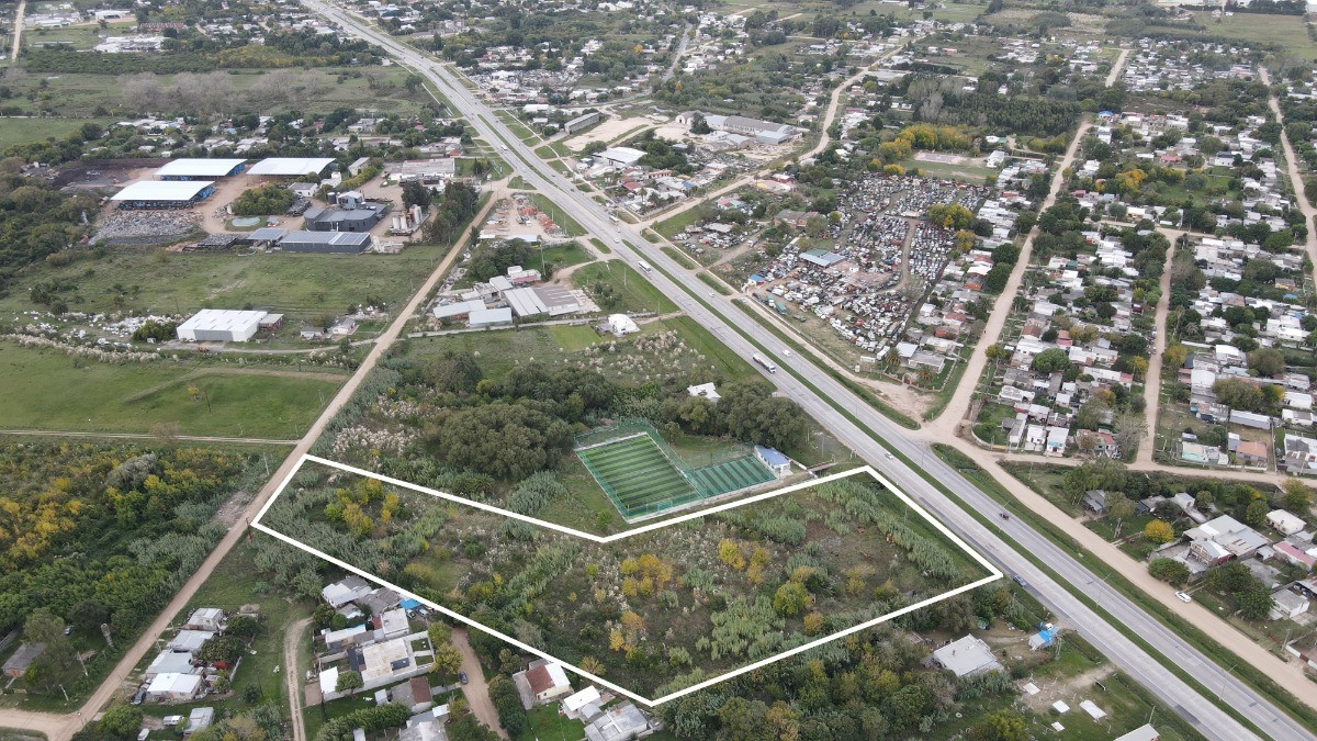Terreno ID.79/Terreno-Grande-En-Venta-Sobre-Ruta-8-Inversión-O-Local-Comercial-Barros-Blancos - Terreno Grande En Venta Sobre Ruta 8 Inversión O Local Comercial Barros Blancos