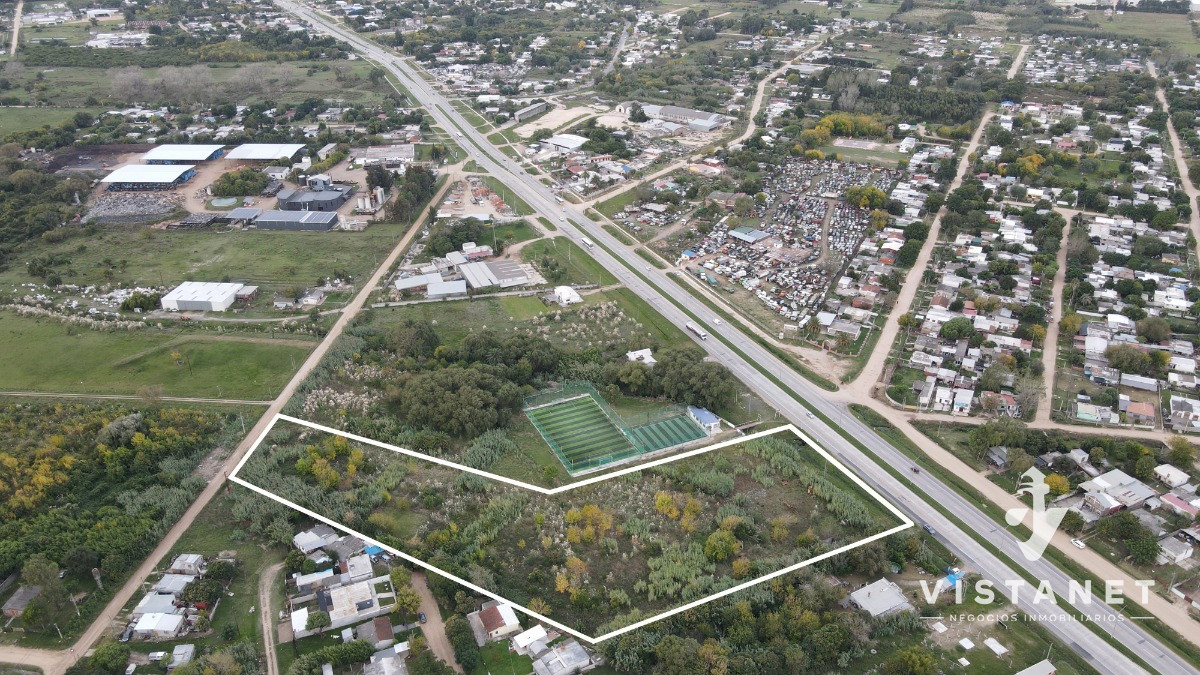 Terreno ID.79/Terreno-Grande-En-Venta-Sobre-Ruta-8-Inversión-O-Local-Comercial-Barros-Blancos - Terreno Grande En Venta Sobre Ruta 8 Inversión O Local Comercial Barros Blancos