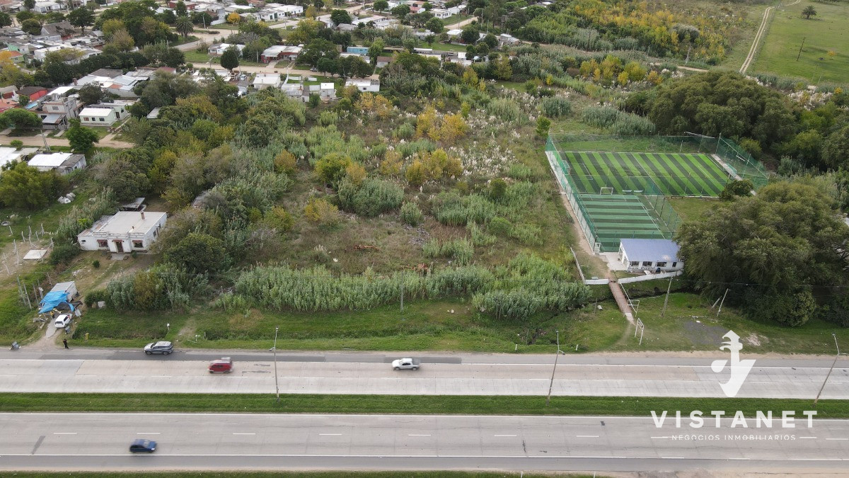 Terreno ID.79/Terreno-Grande-En-Venta-Sobre-Ruta-8-Inversión-O-Local-Comercial-Barros-Blancos - Terreno Grande En Venta Sobre Ruta 8 Inversión O Local Comercial Barros Blancos