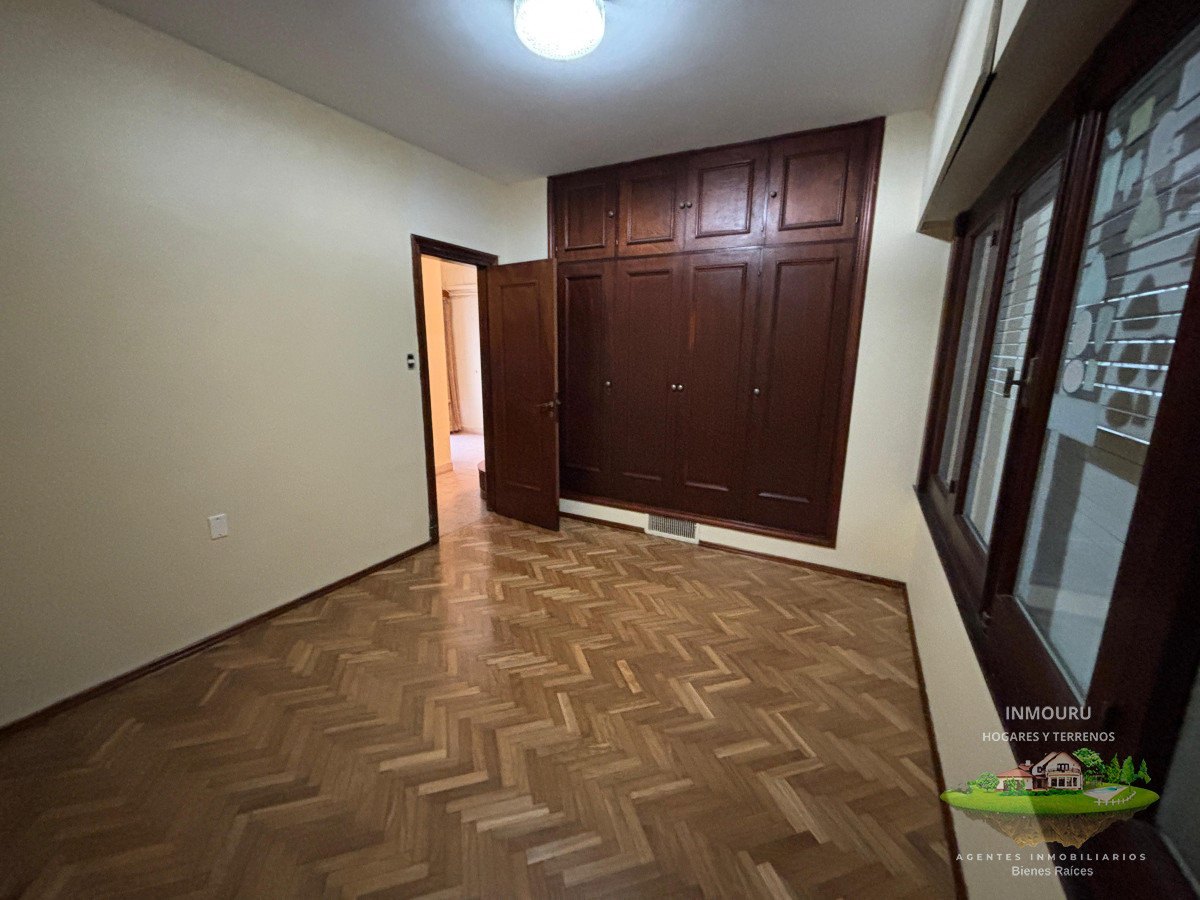 Casa ID.2538 - Casa sumamente amplia en alquiler