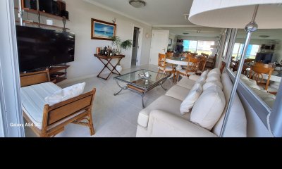 Apartamento de 3 dormitorios en venta en el Coral Tower