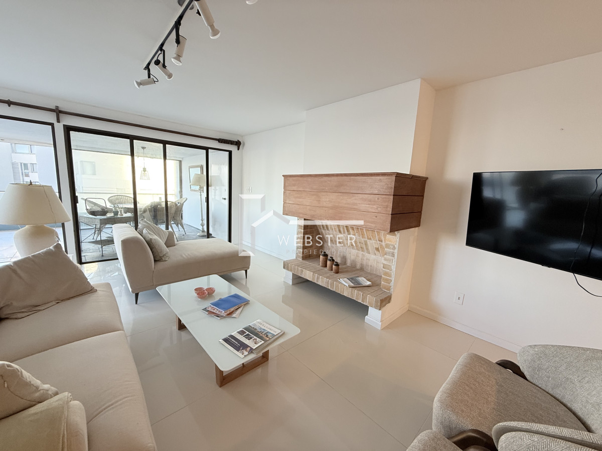 Apartamento ID.2440 - Venta apartamento 4 dormitorio en Península, Punta del Este 