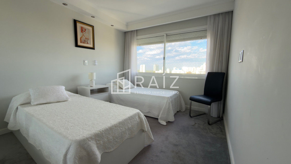 Apartamento ID.11965 - VENTA APARTAMENTO 3 DORMITORIOS PUNTA DEL ESTE