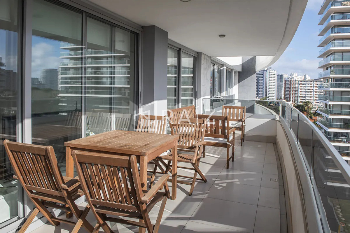 Apartamento ID.11260 - Venta Apartamento 3 dormitorios, Playa Brava, Punta Del Este 