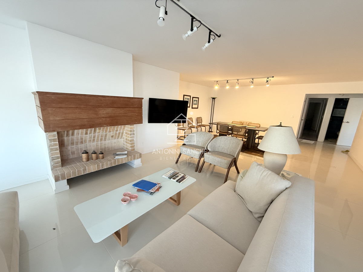 Apartamento ID.2948 - Venta apartamento 4 dormitorio en Península, Punta del Este 