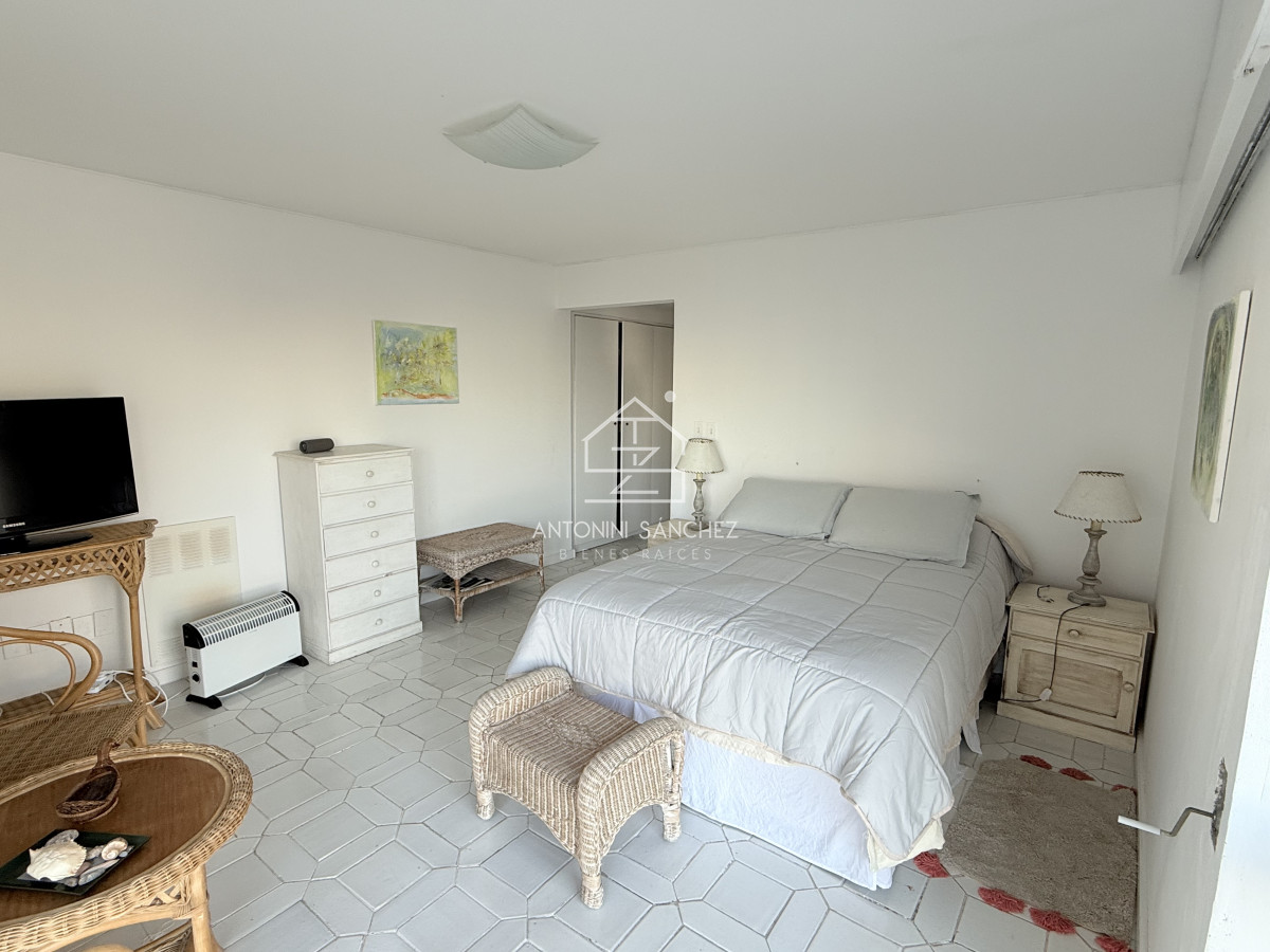 Apartamento ID.2948 - Venta apartamento 4 dormitorio en Península, Punta del Este 