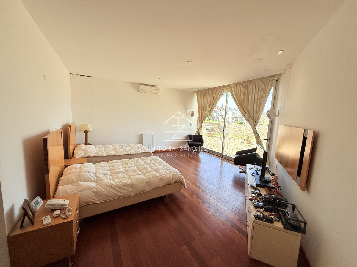 Casa ID.2808 - Venta importante casa en la barra
