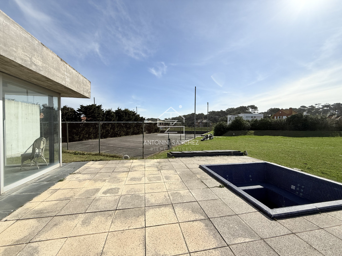 Casa ID.2808 - Venta importante casa en la barra