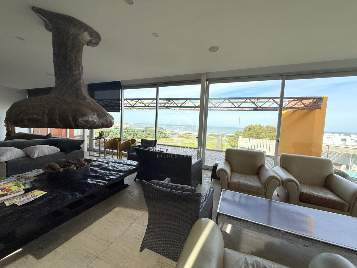Casa ID.2808 - Venta importante casa en la barra