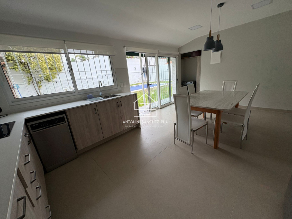 Casa ID.3970 - Alquiler anual casa de 3 dormitorios en Mansa, Punta del Este