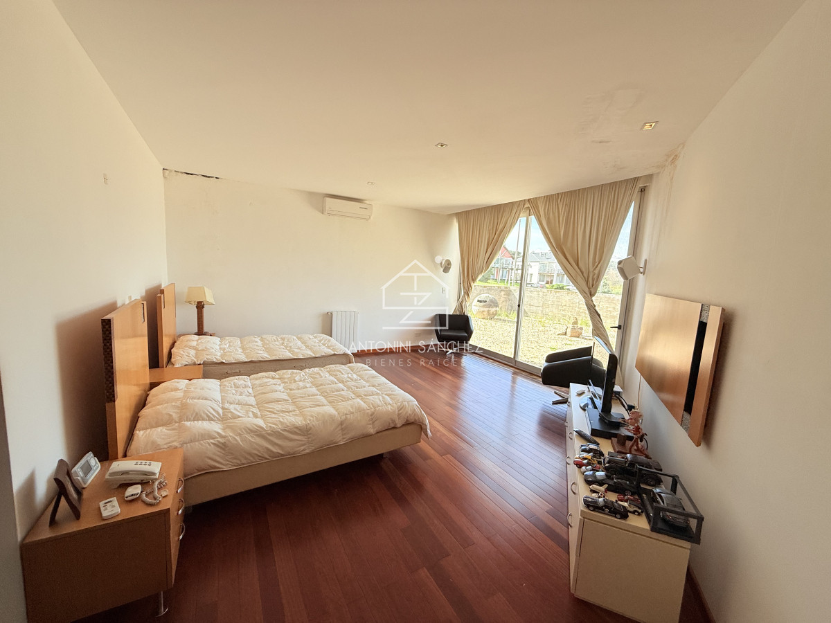 Casa ID.2808 - Venta importante casa en la barra