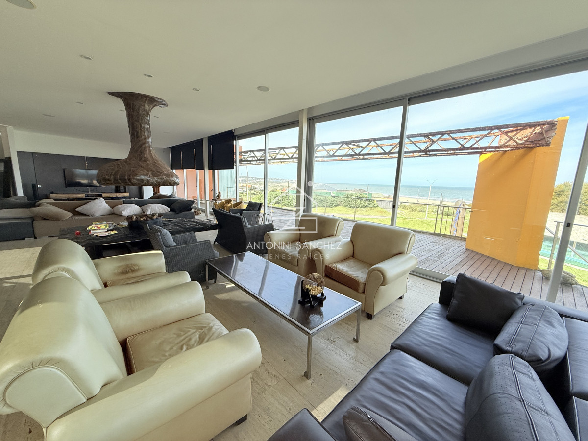 Casa ID.2808 - Venta importante casa en la barra