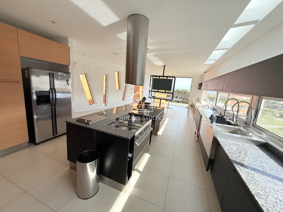 Casa ID.2808 - Venta importante casa en la barra