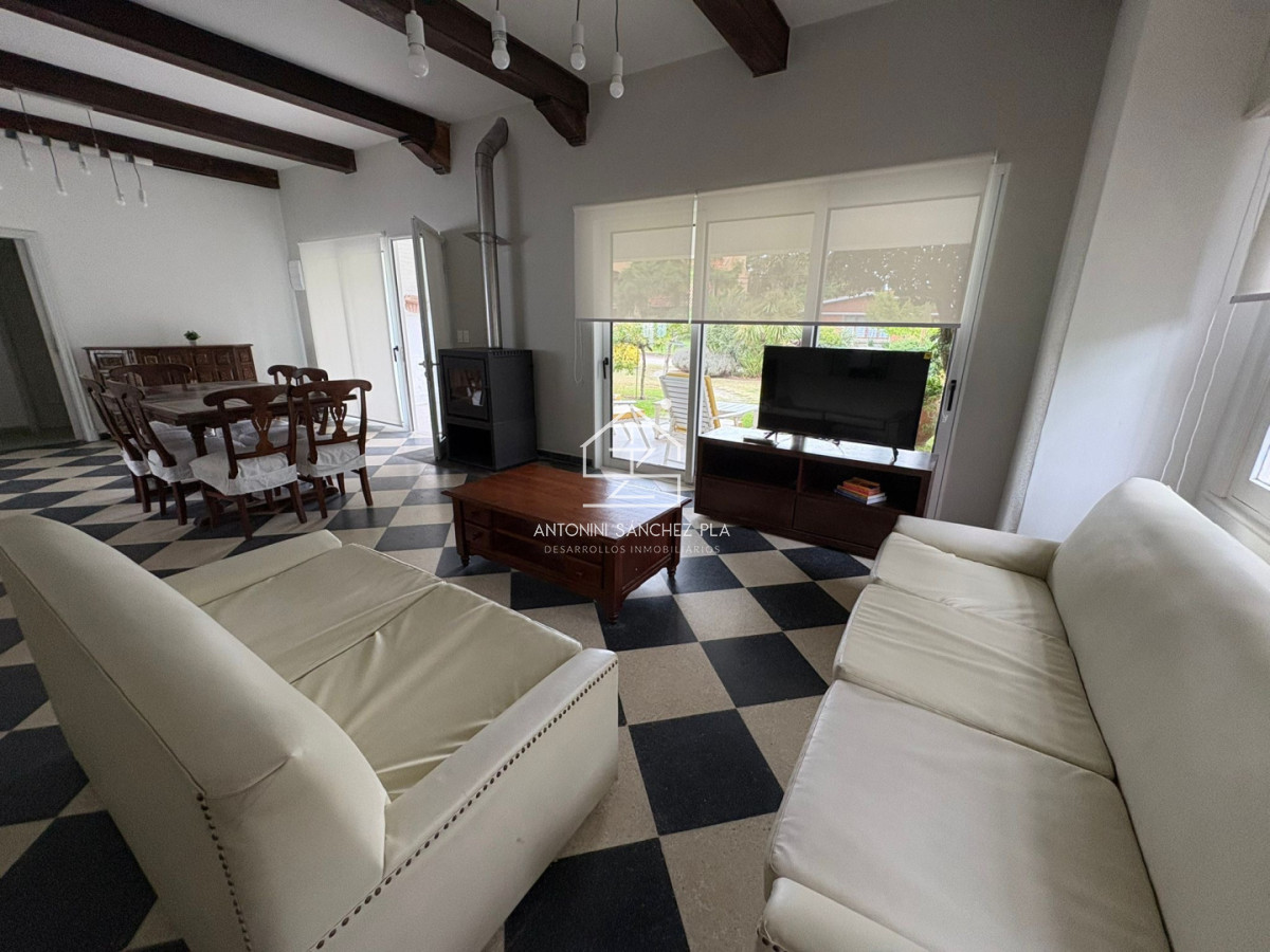Casa ID.3970 - Alquiler anual casa de 3 dormitorios en Mansa, Punta del Este