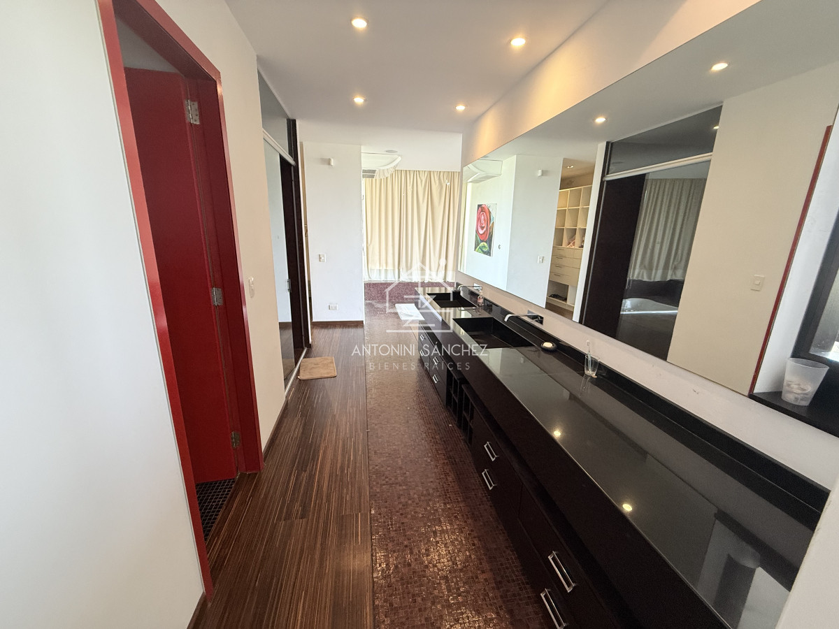 Casa ID.2808 - Venta importante casa en la barra