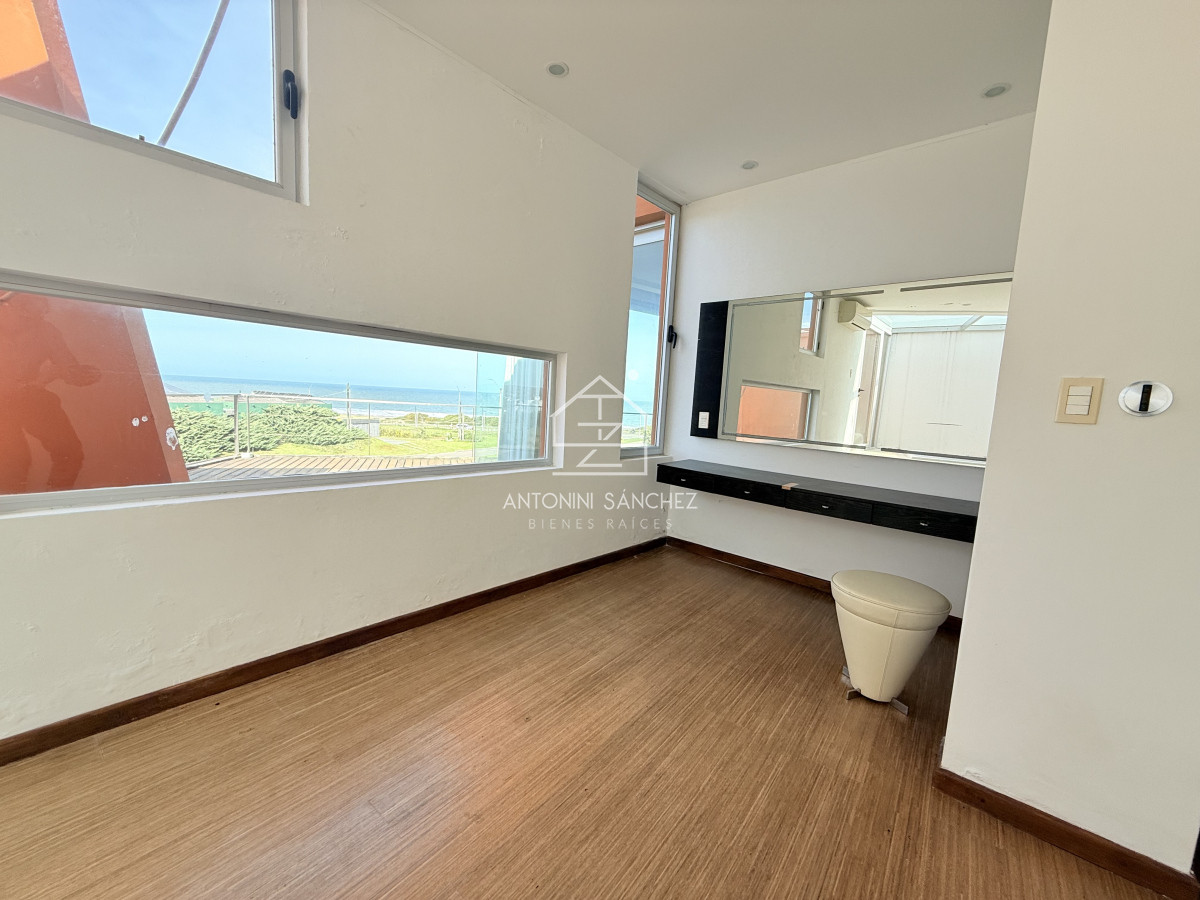 Casa ID.2808 - Venta importante casa en la barra