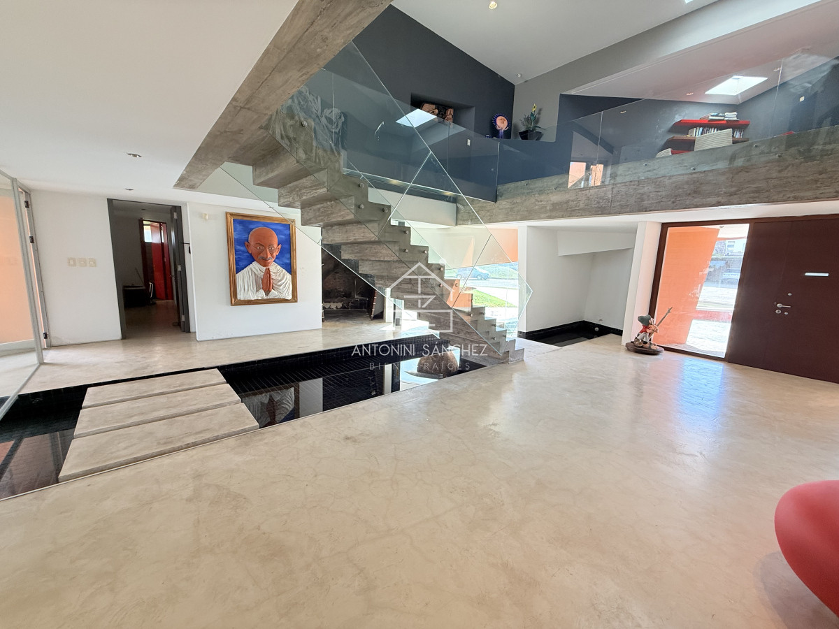 Casa ID.2808 - Venta importante casa en la barra