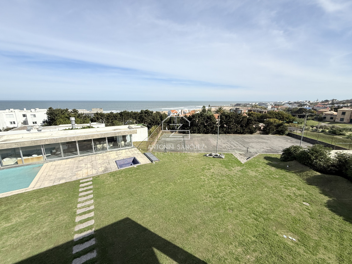 Casa ID.2808 - Venta importante casa en la barra