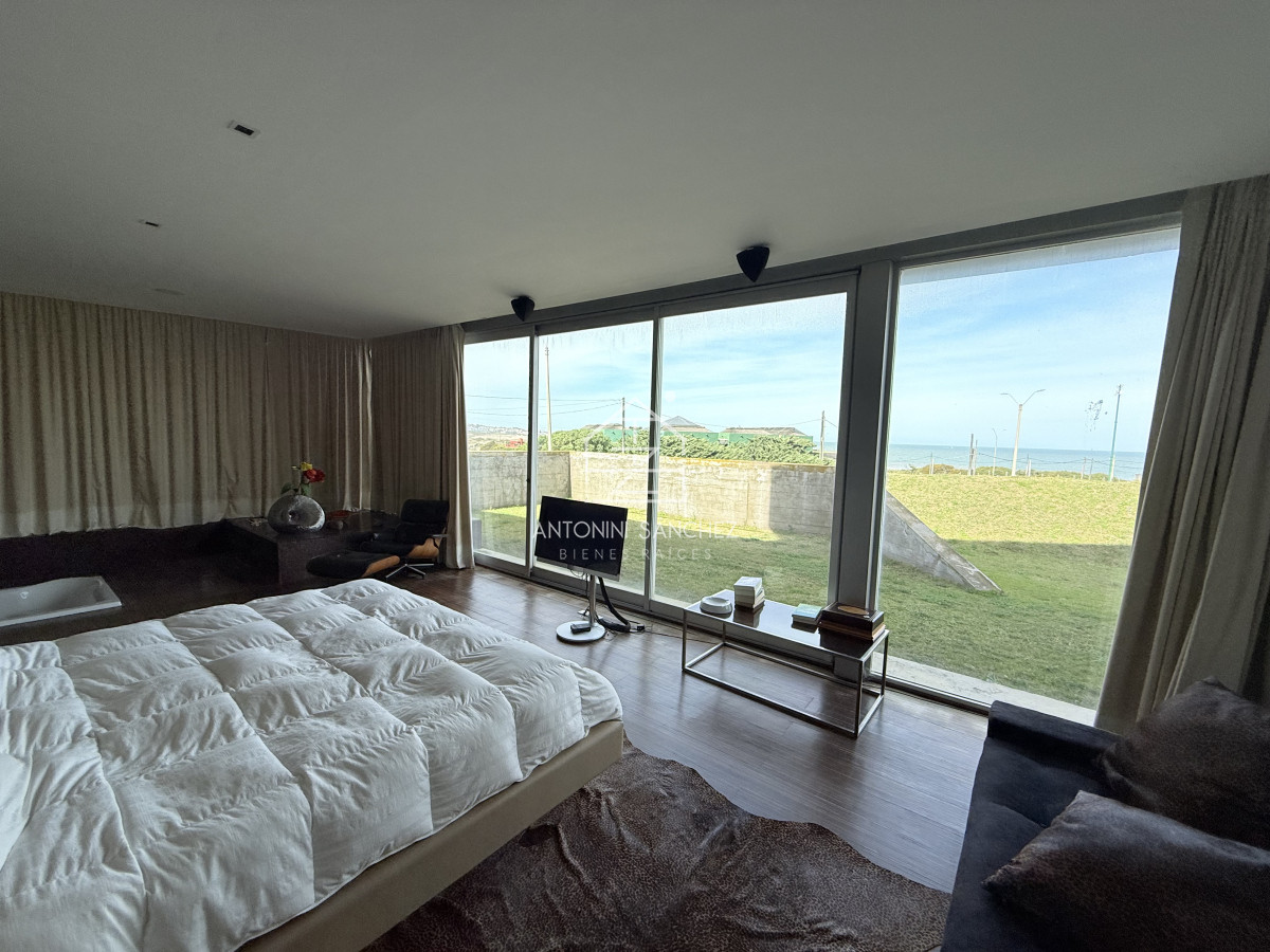 Casa ID.2808 - Venta importante casa en la barra