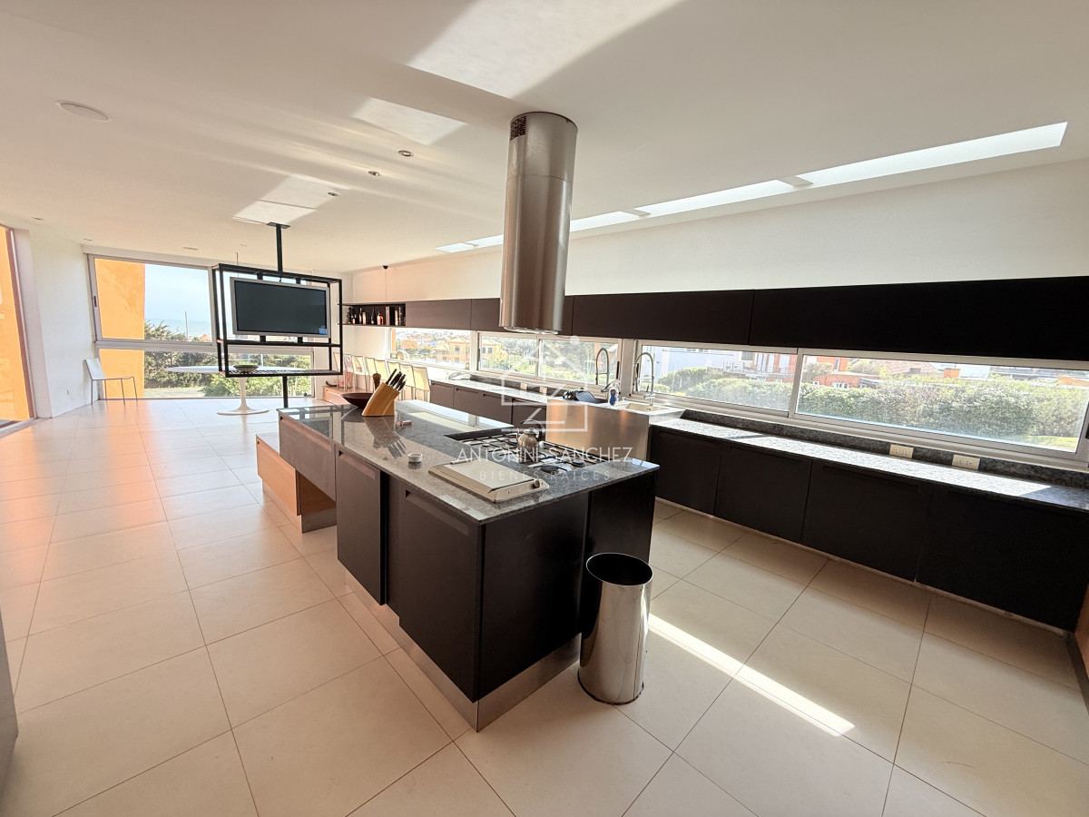 Casa ID.2808 - Venta importante casa en la barra