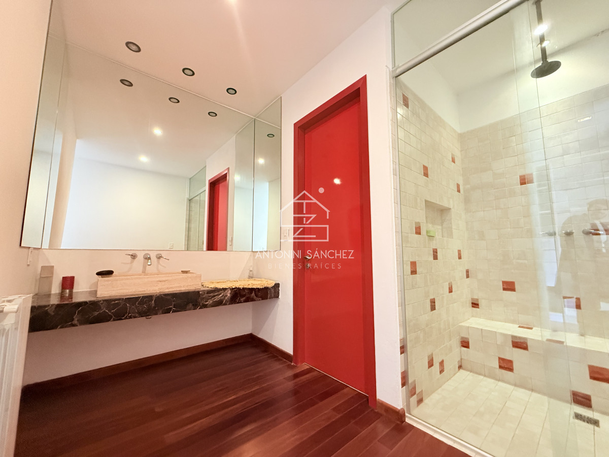 Casa ID.2808 - Venta importante casa en la barra