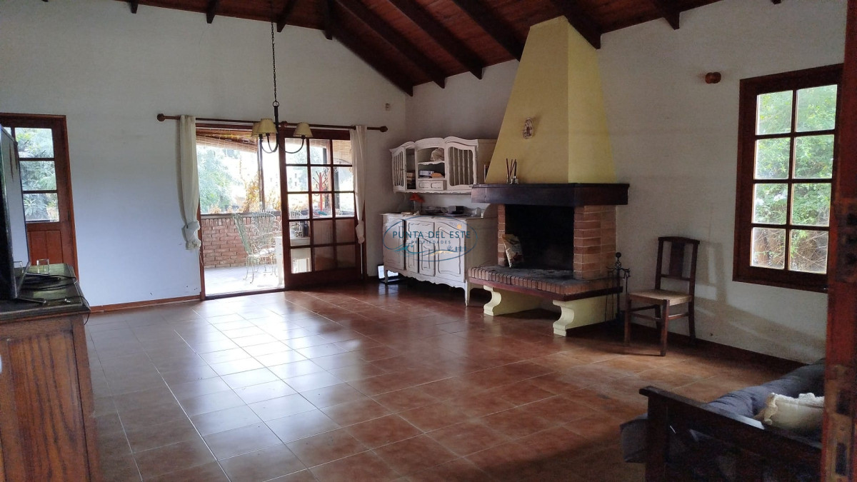 Casa ID.75 - Casa en venta de 3 dormitorios, Cantegril, Punta del Este