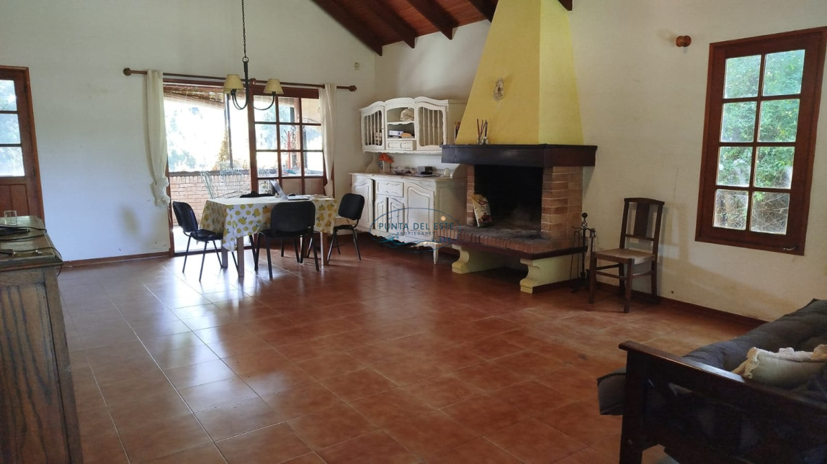 Casa ID.75 - Casa en venta de 3 dormitorios, Cantegril, Punta del Este