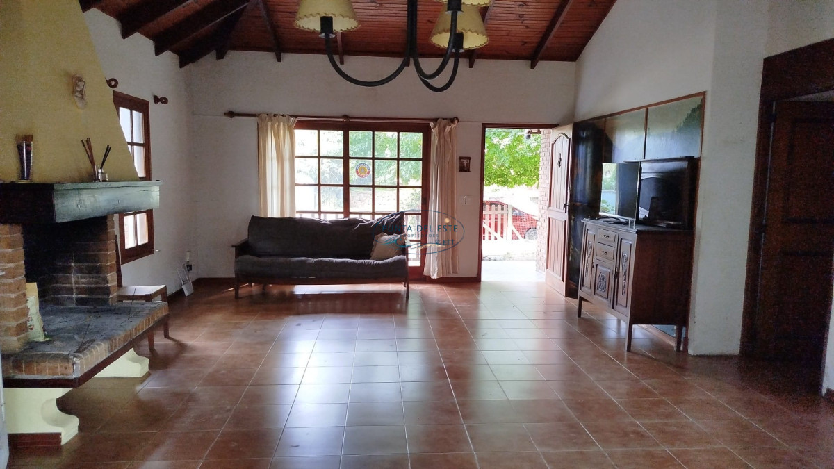 Casa ID.75 - Casa en venta de 3 dormitorios, Cantegril, Punta del Este