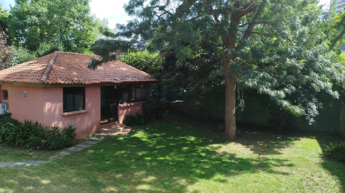 Casa ID.75 - Casa en venta de 3 dormitorios, Cantegril, Punta del Este