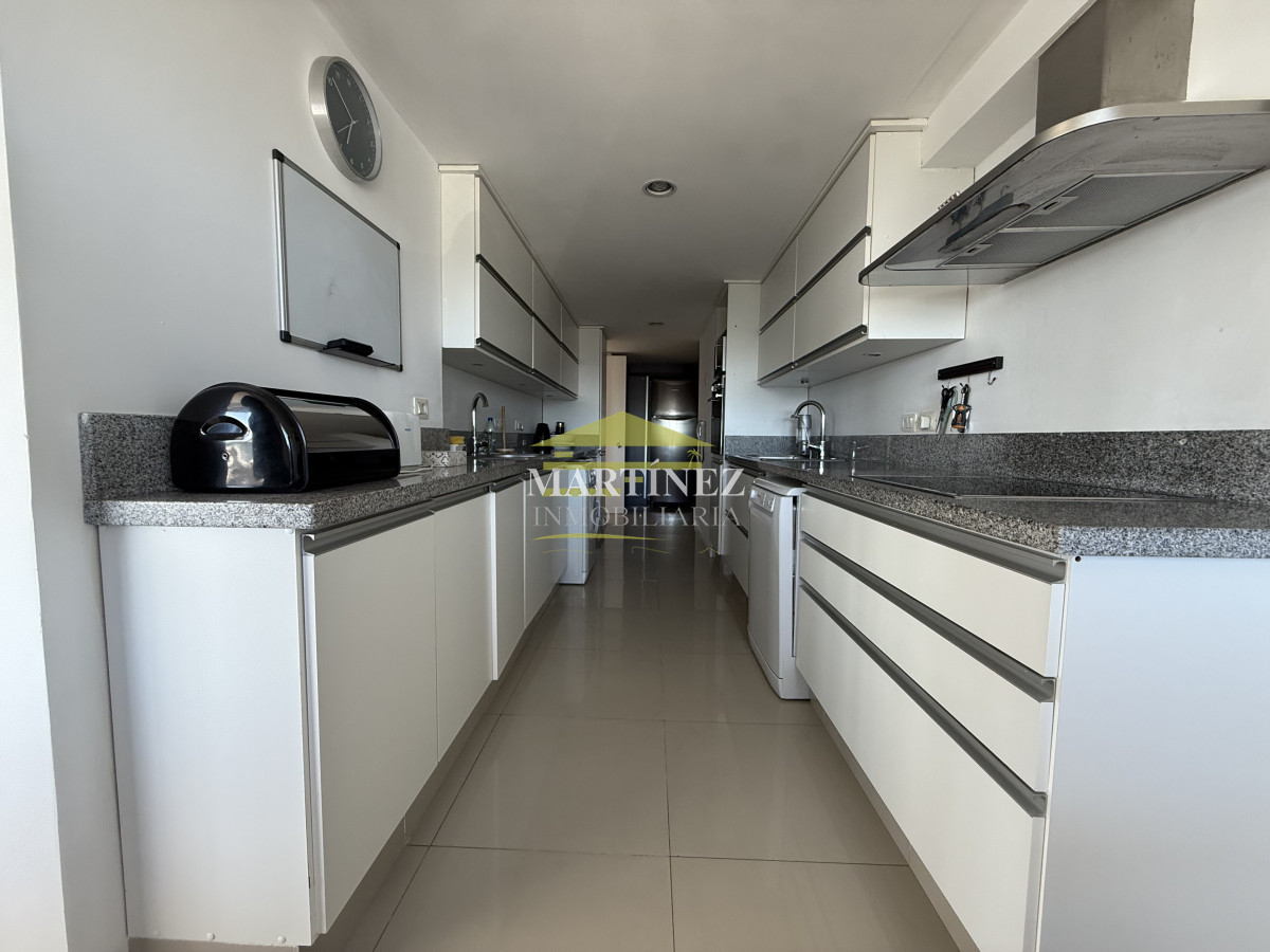 Apartamento ID.82 - Venta Apartamento 3 dormitorios en Playa Brava, Punta del Este