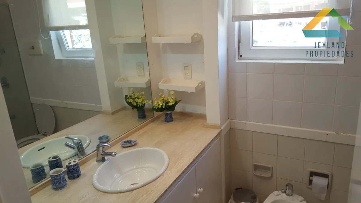 Apartamento ID.240 - Venta apartamento de 2 Dormitorios, Playa mansa,Punta del este 
