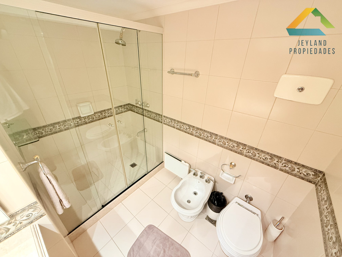 Apartamento ID.346 - Venta apartamento 3 dormitorios primera linea en mansa, Punta del Este