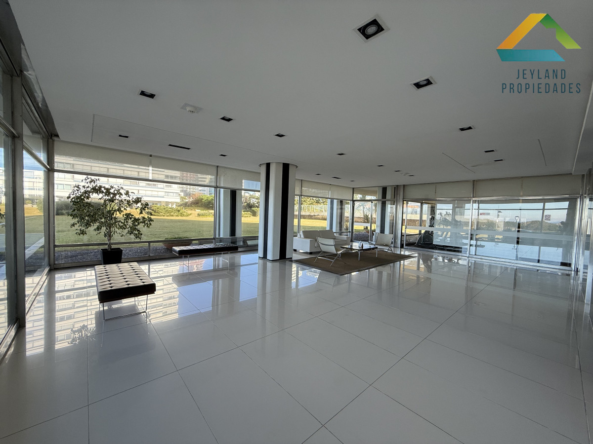 Apartamento ID.236 - Venta Apartamento 3 dormitorios en Playa Brava, Punta del Este