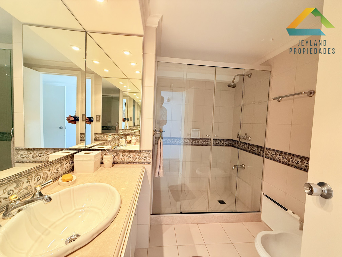 Apartamento ID.346 - Venta apartamento 3 dormitorios primera linea en mansa, Punta del Este