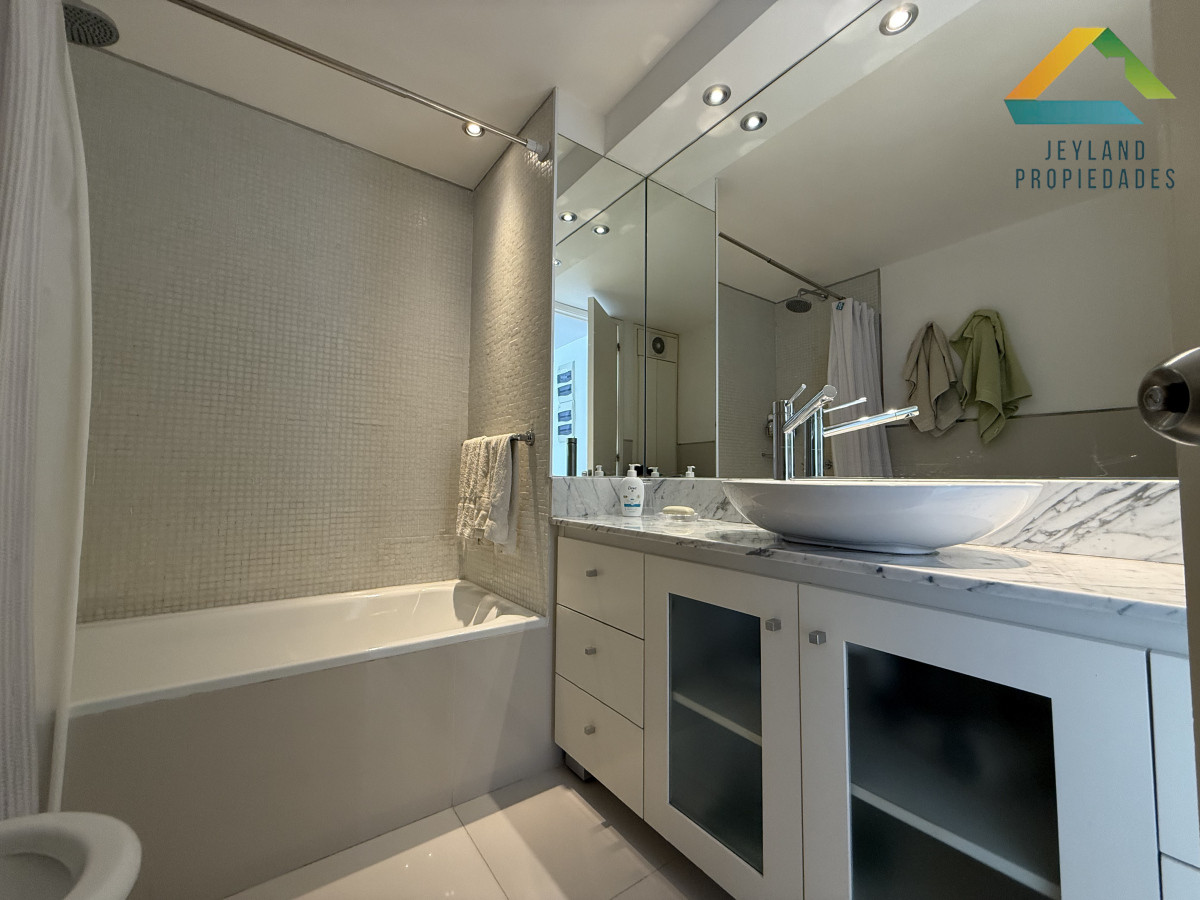 Apartamento ID.236 - Venta Apartamento 3 dormitorios en Playa Brava, Punta del Este